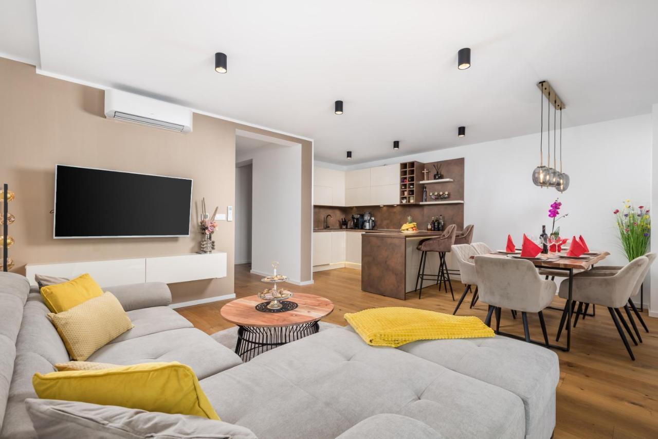 Apartment Top View With Balcony And Private Parking Риека Экстерьер фото