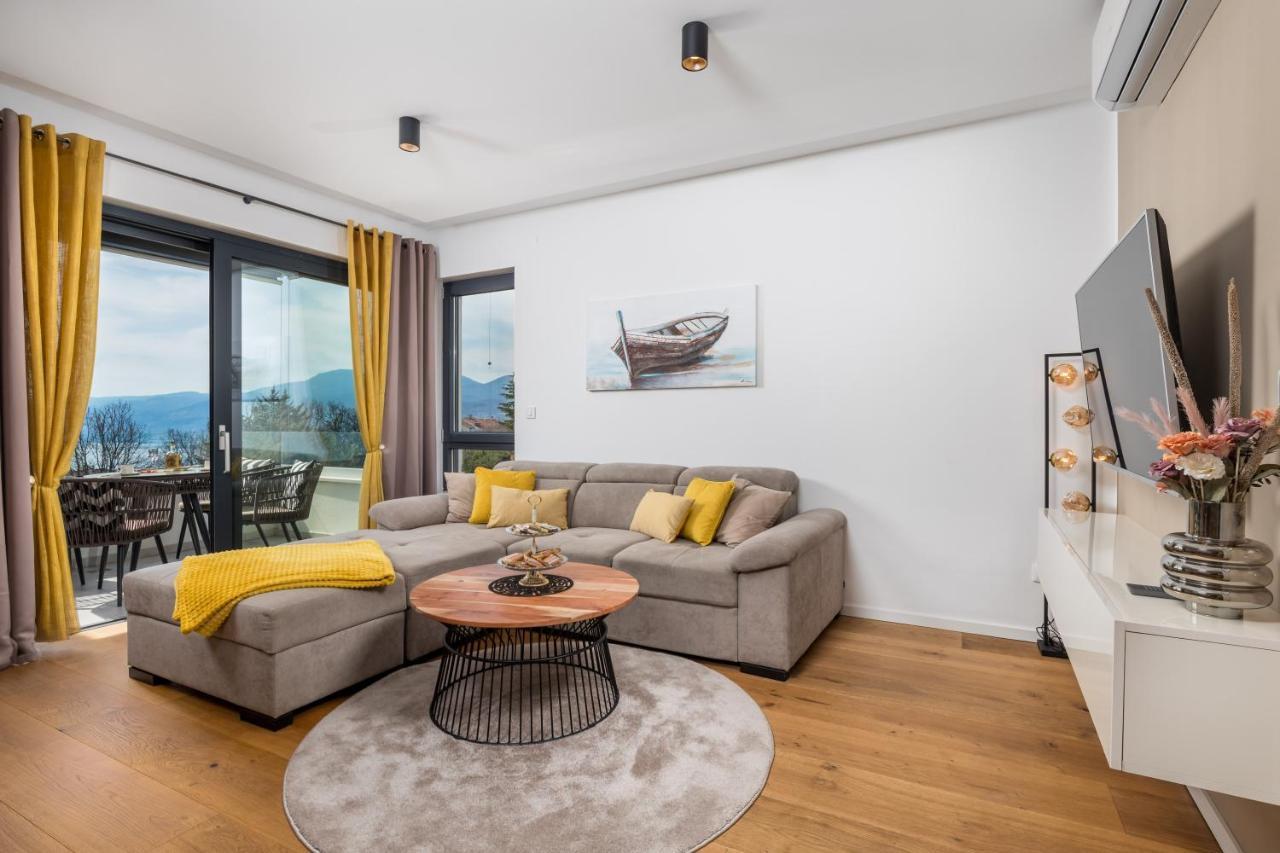 Apartment Top View With Balcony And Private Parking Риека Экстерьер фото