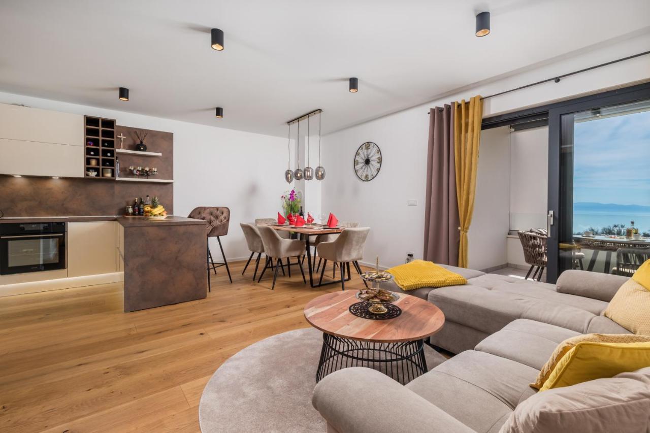 Apartment Top View With Balcony And Private Parking Риека Экстерьер фото